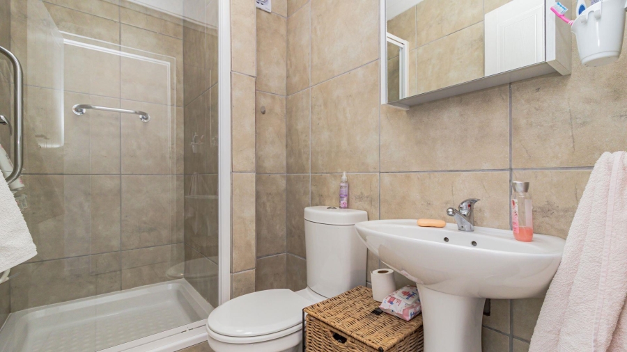 2 Bedroom Property for Sale in De Kelders Western Cape